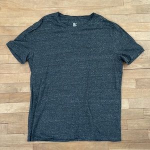 Dark heathered grey tee